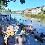 Le Sambre Botel *