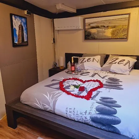 Úszó hotel Le Sambre Thuin
